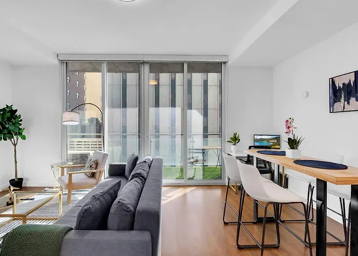 Sleek 1br Near Bokcenter-gym,lounge,balcony,petok Apartment *