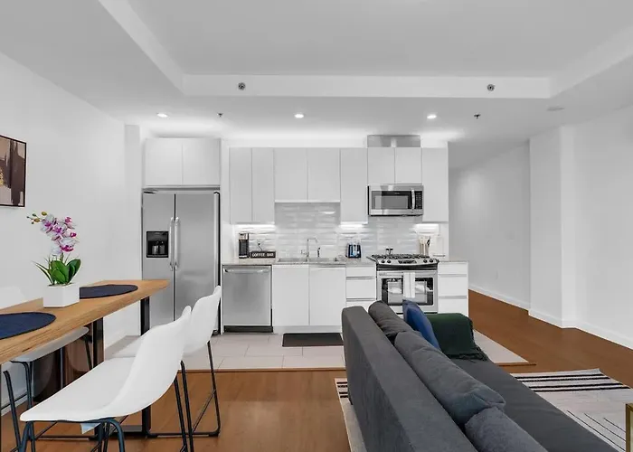 Apartment Sleek 1br Near Bokcenter-gym,lounge,balcony,petok