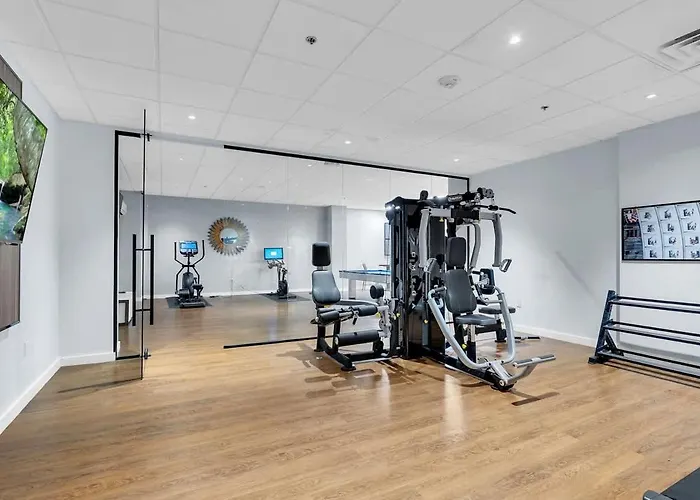 Apartment Sleek 1br Near Bokcenter-gym,lounge,balcony,petok
